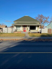 Building Photo - Cozy 2-bedroom, 1 bathroom in The Dalles –...