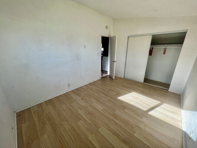 Building Photo - 2 Bedroom 1 Bath - Clean and Close To 29 Palms Marine Base