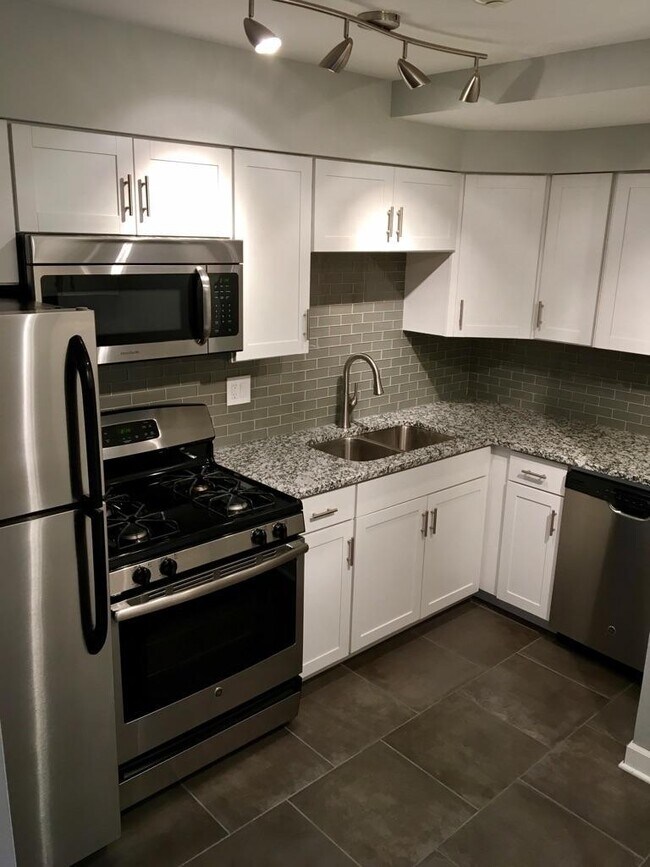 Primary Photo - 20 Parkside Ct