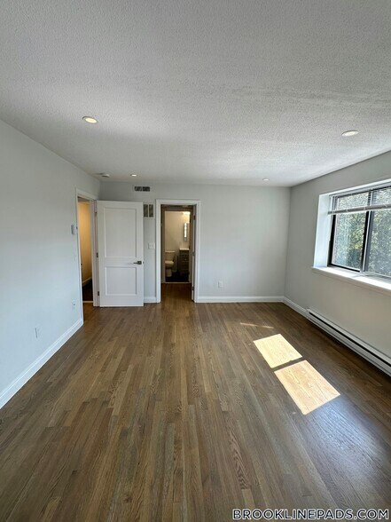 Building Photo - 320 Hammond Pond Pkwy
