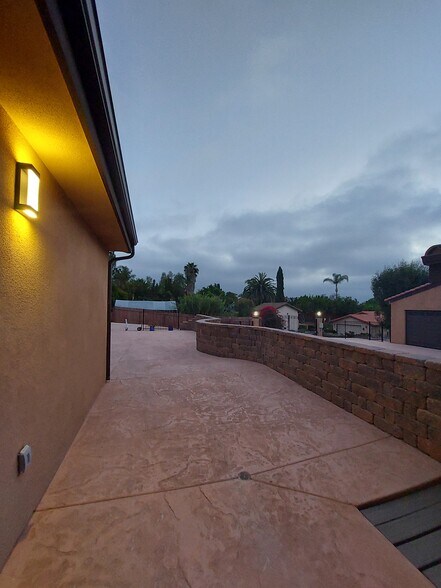 Building Photo - 709 Vale View Dr