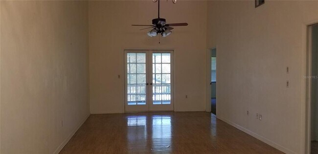 Building Photo - 720 E Gilchrist Ct