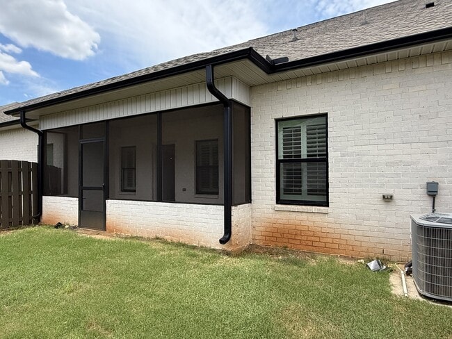 Building Photo - 408 Raleigh Elm Dr