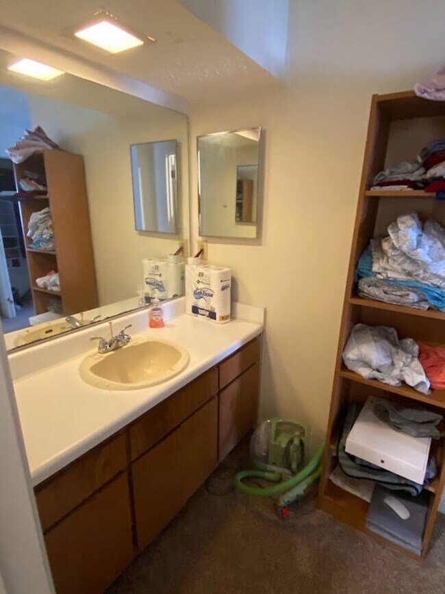 Building Photo - Spacious 2 Bedroom Condo Near Downtown Ath...
