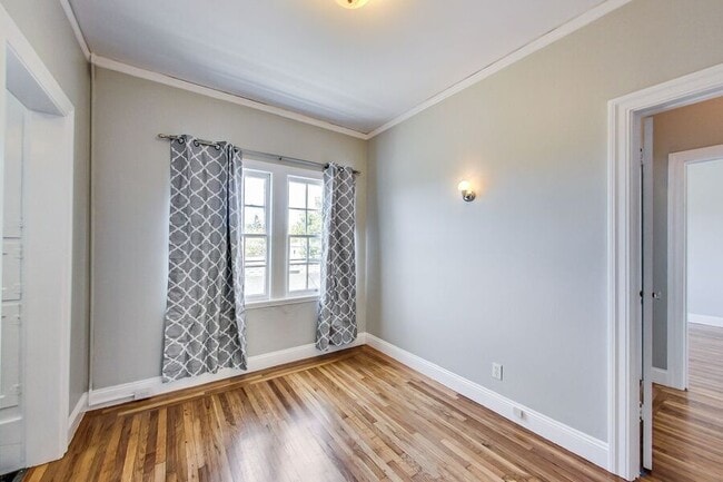 Building Photo - 6048 Monroe Ave