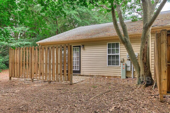 Building Photo - 111 Kelly Dr