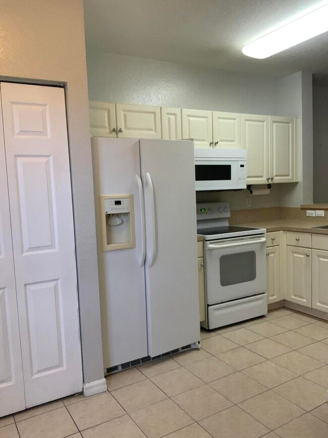 Building Photo - 3425 Sonoma Dr