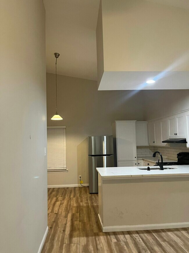 Building Photo - 1904 Hearthstone Dr