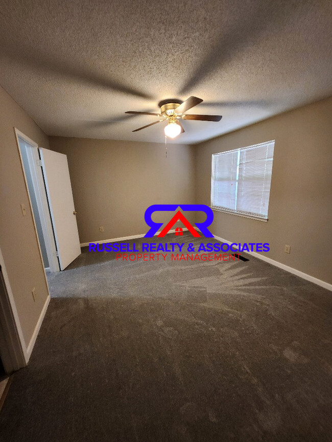 Building Photo - Alabaster Townhome