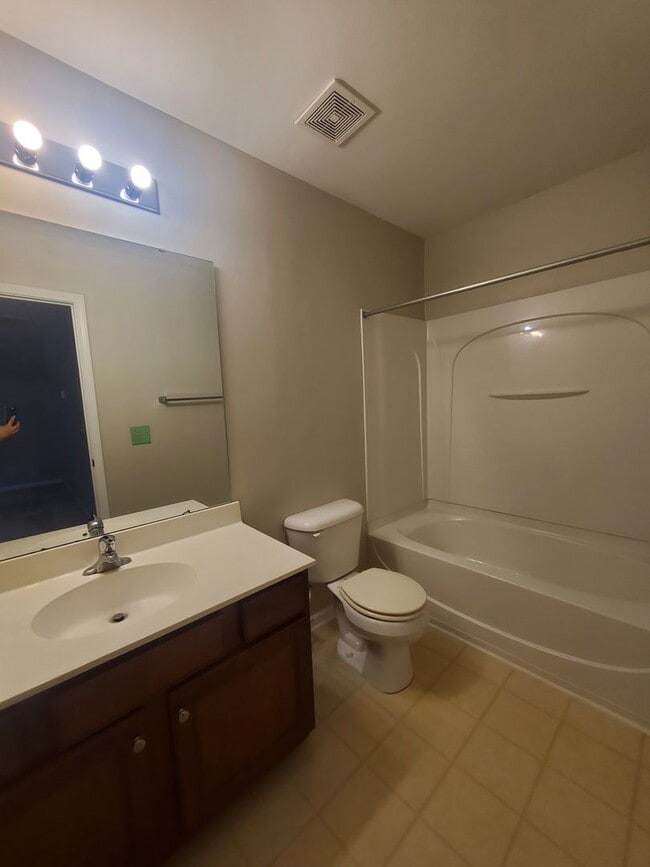 Building Photo - Liberty Hall End Unit 3Br 2.5Ba Townhome