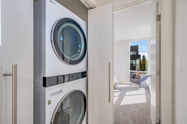 Building Photo - 4205 Evanston Ave N