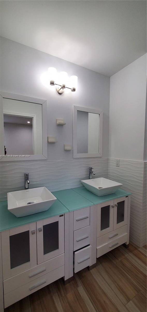 Building Photo - 3620 Thomas Ave