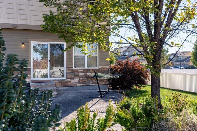 Building Photo - Beautifully Upgraded 3-Bedroom Home in Prairie Village with Finished Basement