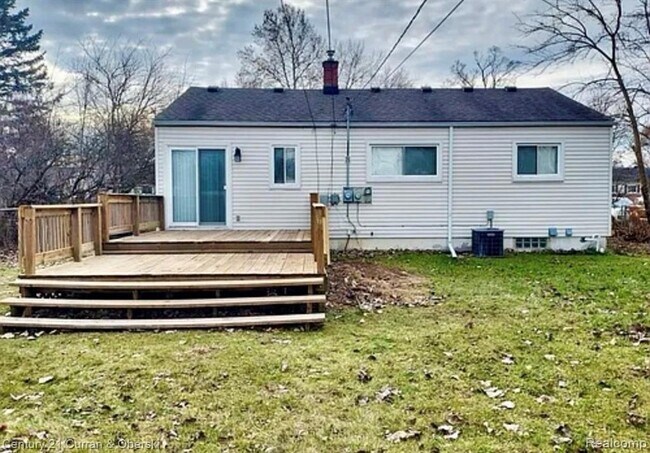 Building Photo - 32200 Fairchild St