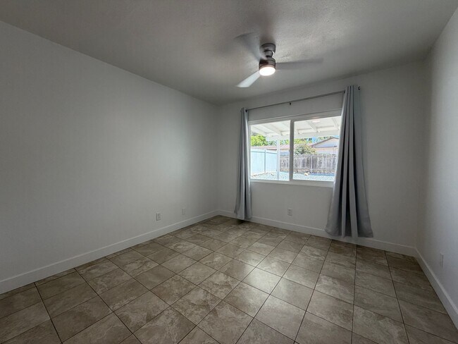 Building Photo - 228 Janan Ct