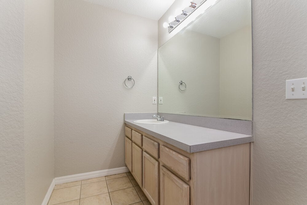 Building Photo - 17305 Woodcrest Way