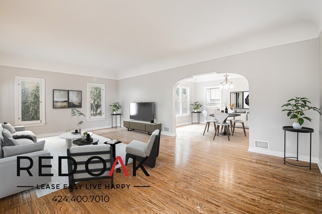 Primary Photo - 109 S Sycamore Ave