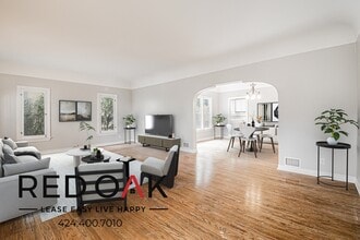 Building Photo - 109 S Sycamore Ave