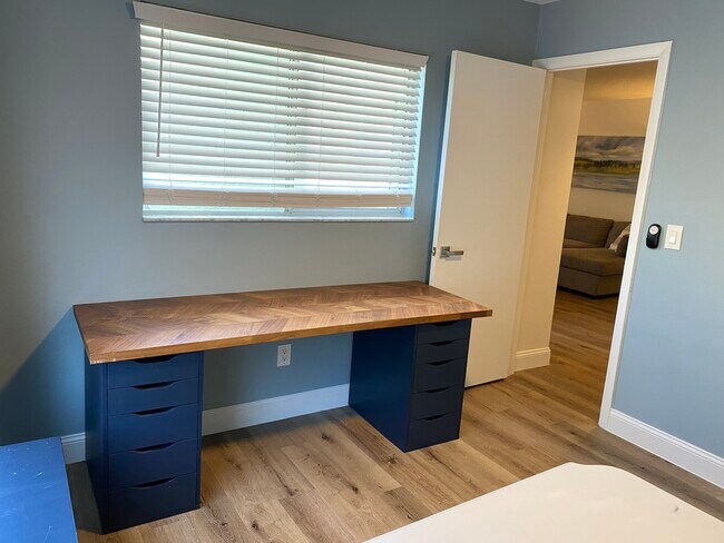 Building Photo - 1781 SE Linpark Ct