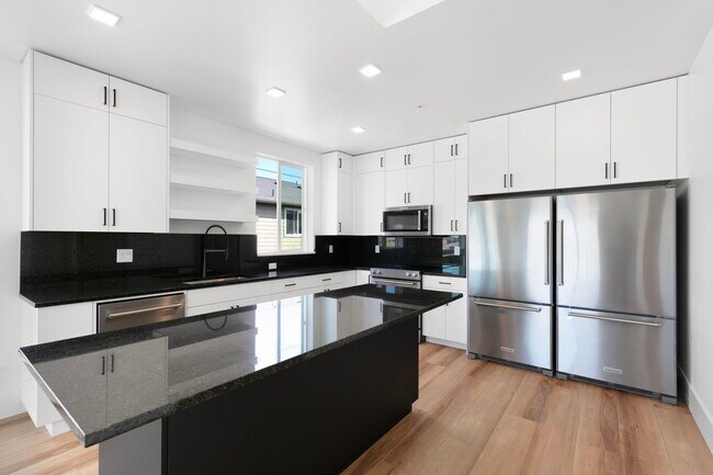 Building Photo - 1590 Walnut St