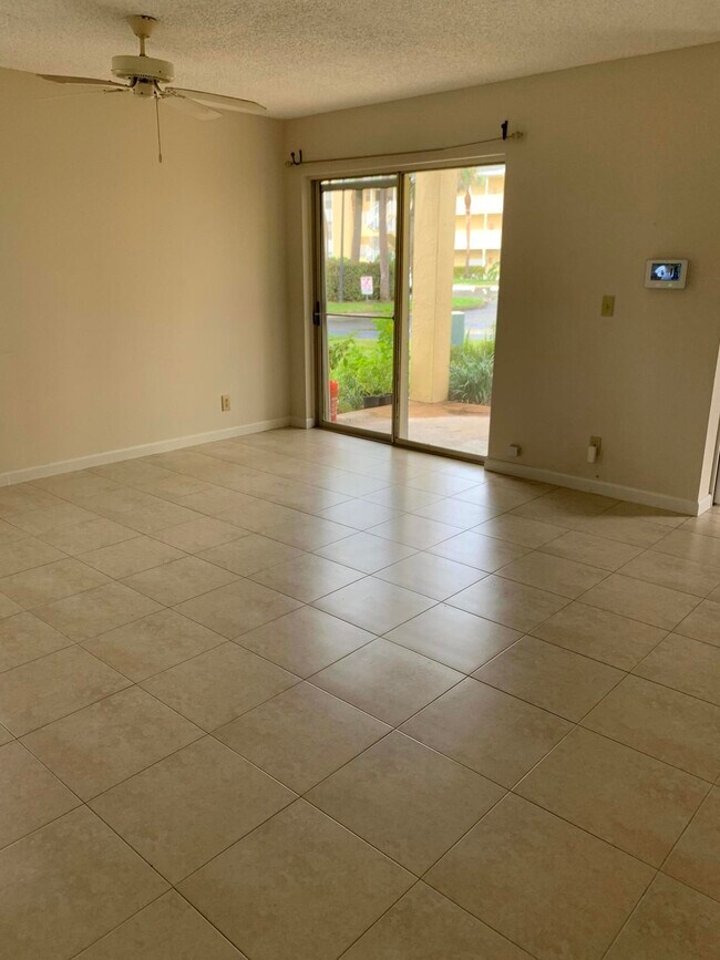 Building Photo - 6340 La Costa Dr
