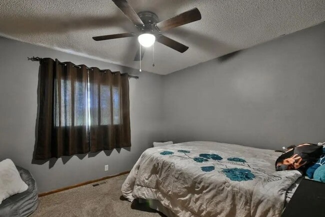 Building Photo - Prime Papillion Location Near Schools & Amenities