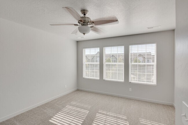 Building Photo - Near Everywhere You Want To Be!  Ambleside Townhomes!