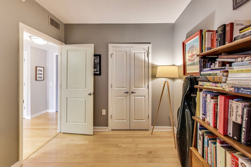 Building Photo - 475 K St NW