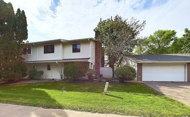 Building Photo - Maple Grove 3BR Townhome, Fully Remodeled