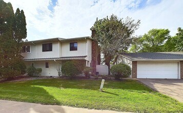 Building Photo - Maple Grove 3BR Townhome, Fully Remodeled