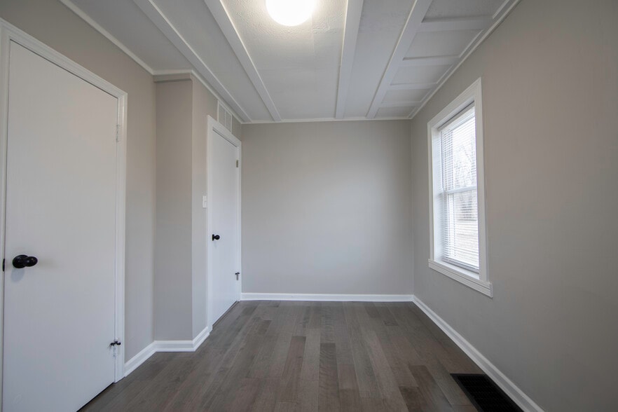 Bedroom 2 - 5474 Terrace Ave