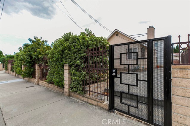 Primary Photo - 8157 Varna Ave