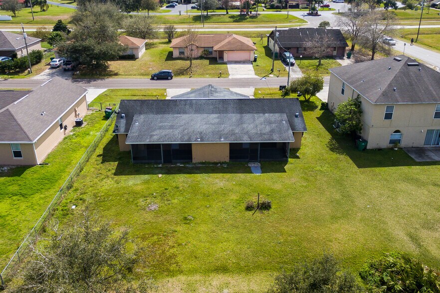 Building Photo - 605 Royalty Ct