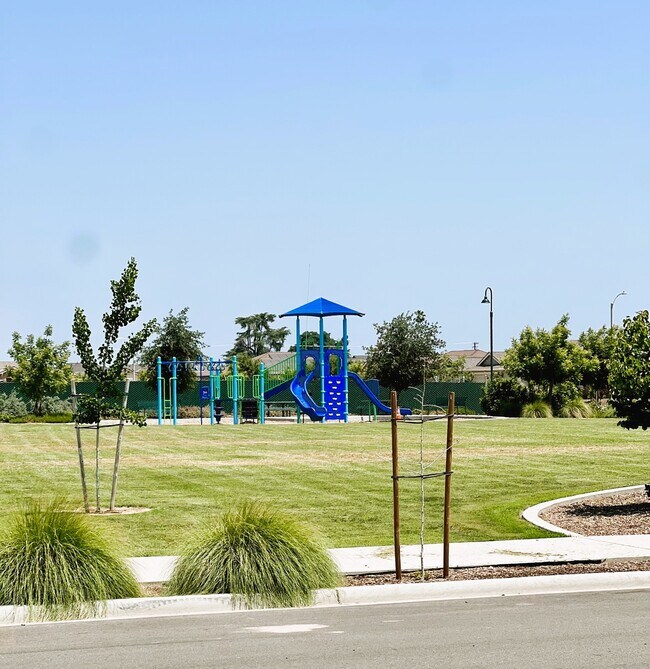 Building Photo - 2331 Vineyard Ct