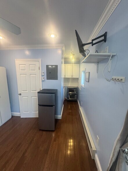 Building Photo - 95 Bynner St