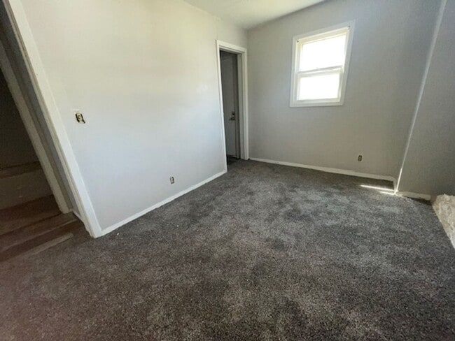 Building Photo - 713 S Duluth Ave