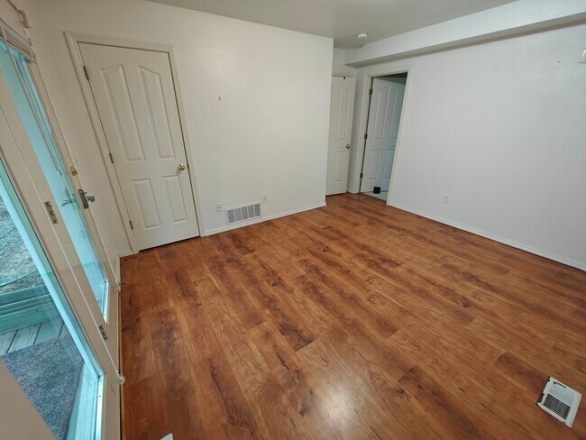 Building Photo - 2141 N Midtown Dr