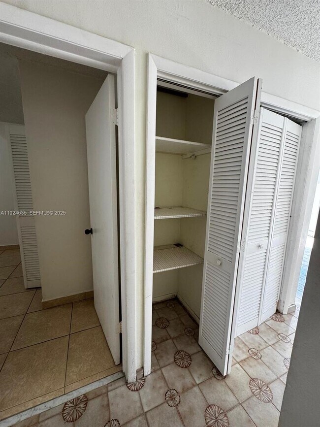 Building Photo - 4796 E 10th Ave