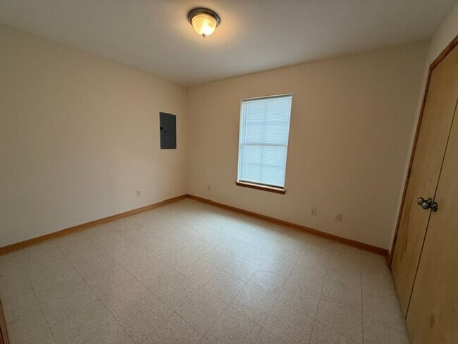 Building Photo - 2528 Crockett St