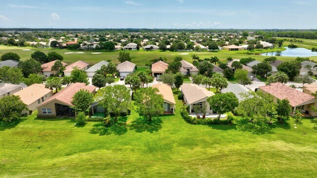 Building Photo - 688 Stanford Ln