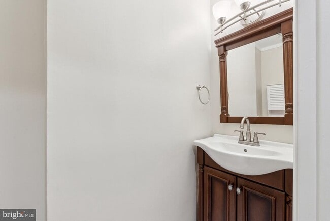 Building Photo - 7191 Fairfield Ct