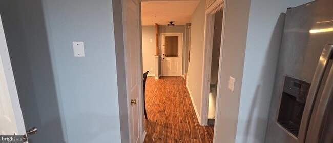 Building Photo - 323 Lindera Ct