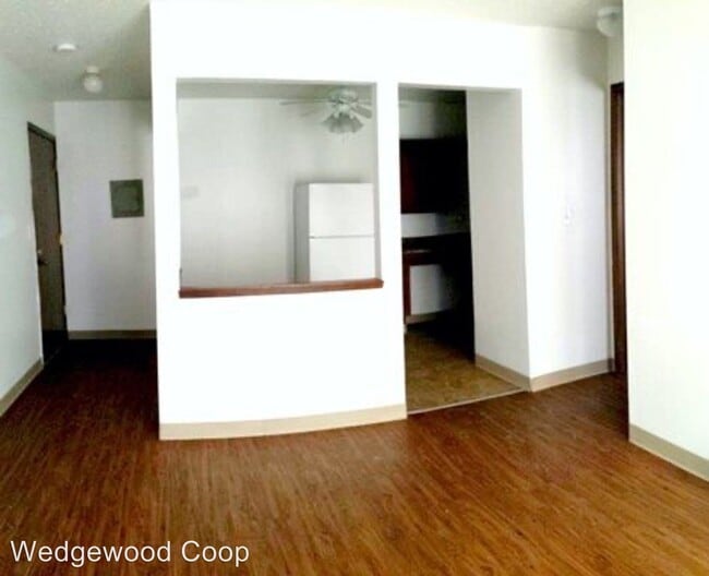 Building Photo - 2555-2557 Wedgewood Rd