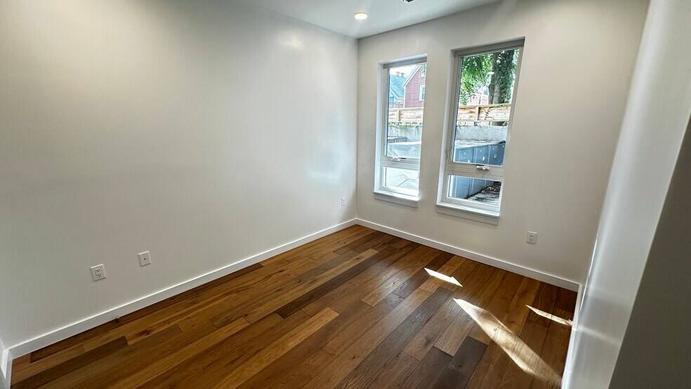Building Photo - 97 Elmwood St