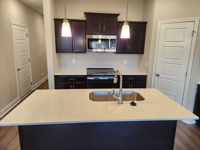 Building Photo - Welcome to Clarksville!