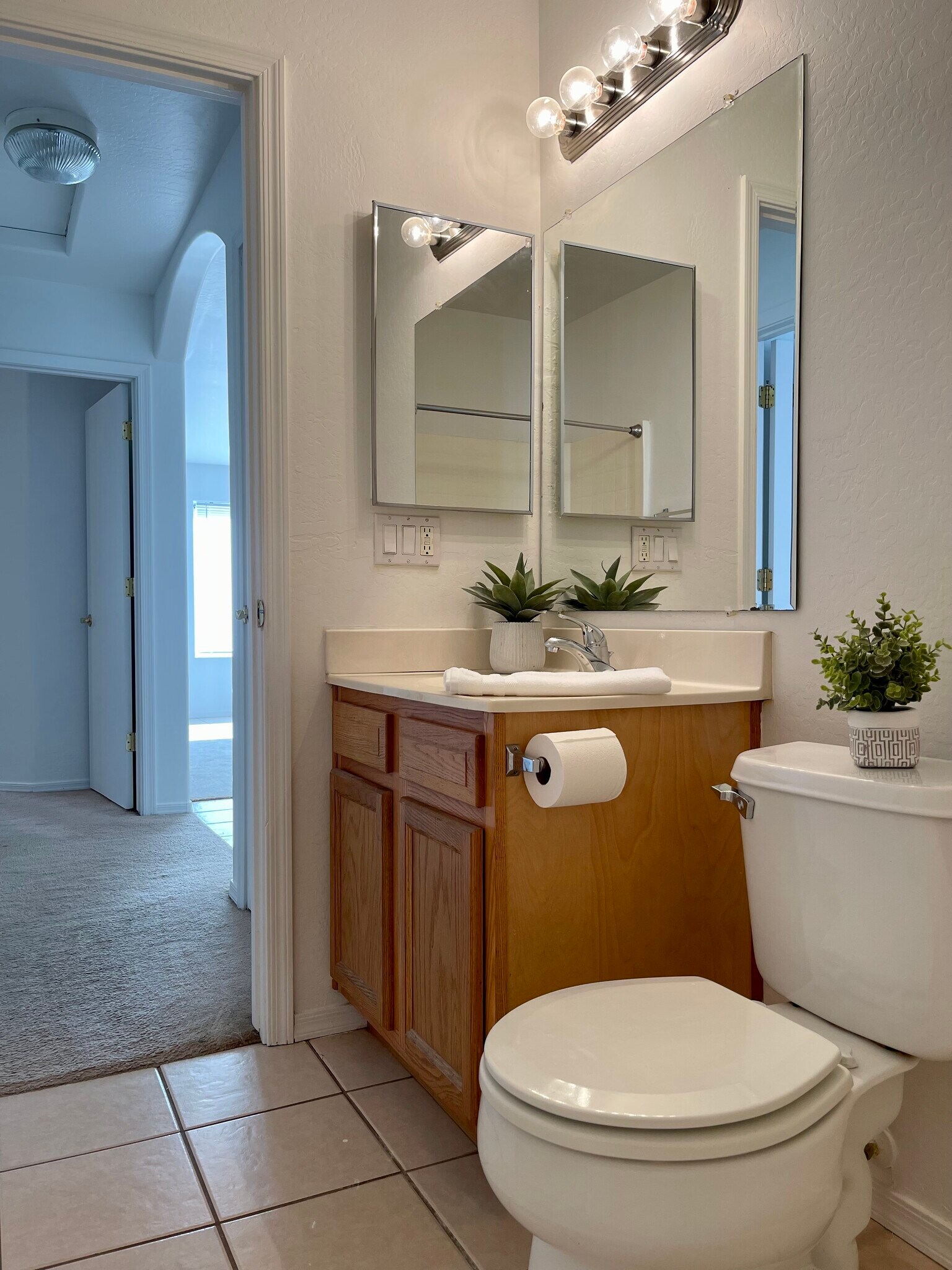 Building Photo - 3940 N Kioha Dr