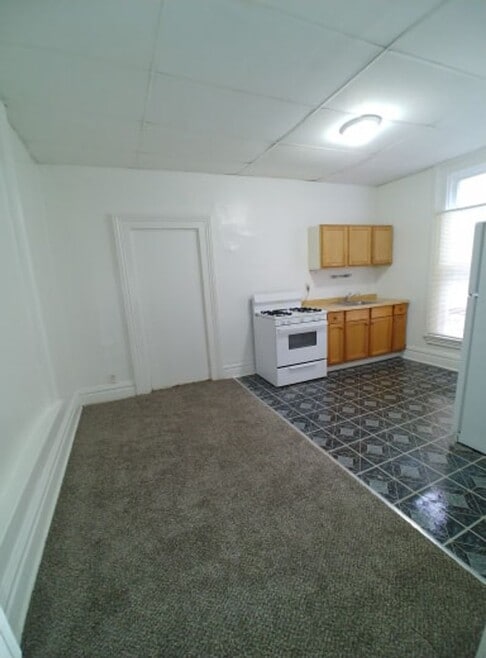 Building Photo - 912 N 10th St