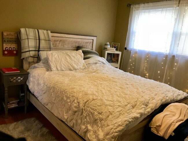 Building Photo - 2525 W 13 Mile Rd