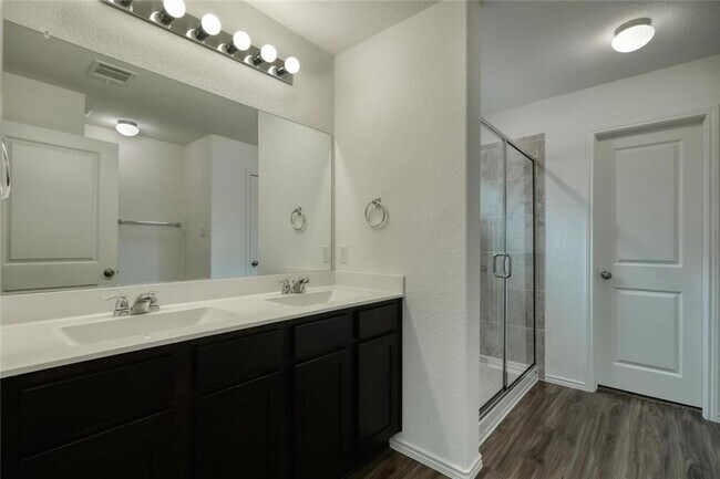 Building Photo - 1424 Chad Dr
