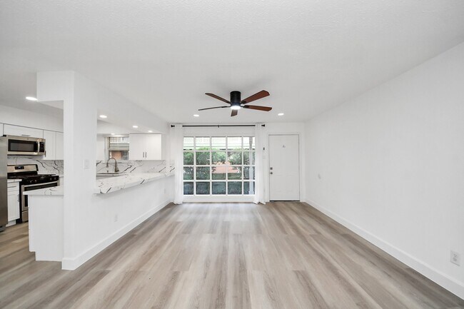 Building Photo - 5542 Holly St